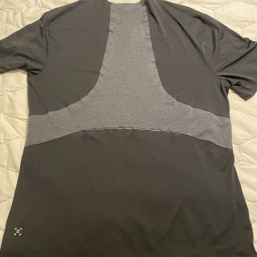 Lulu workout top size L